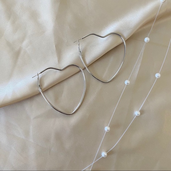 Heart Hoops Hoop Earrings Minimalist - Picture 9 of 13